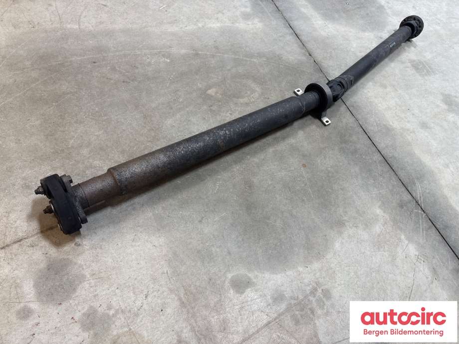 Mellomaksel til BMW 5-Serie 2003-2010 (E60/E61) (E60/E61) (BMW|26 10 7 573 588|)
