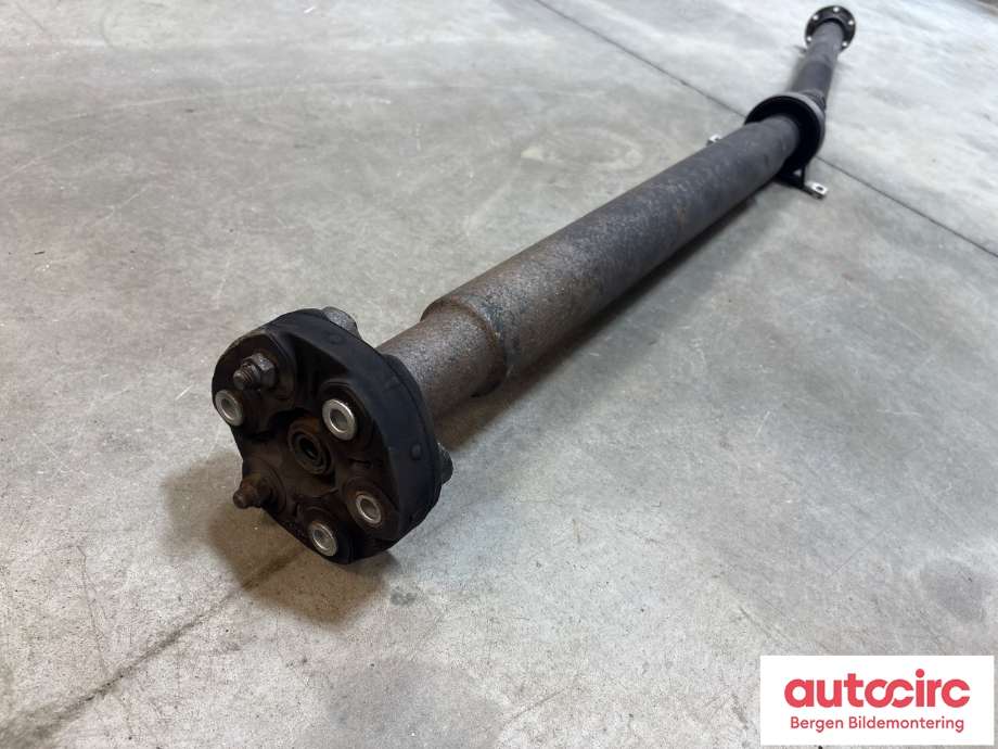 Mellomaksel til BMW 5-Serie 2003-2010 (E60/E61) (E60/E61) (BMW|26 10 7 573 588|)