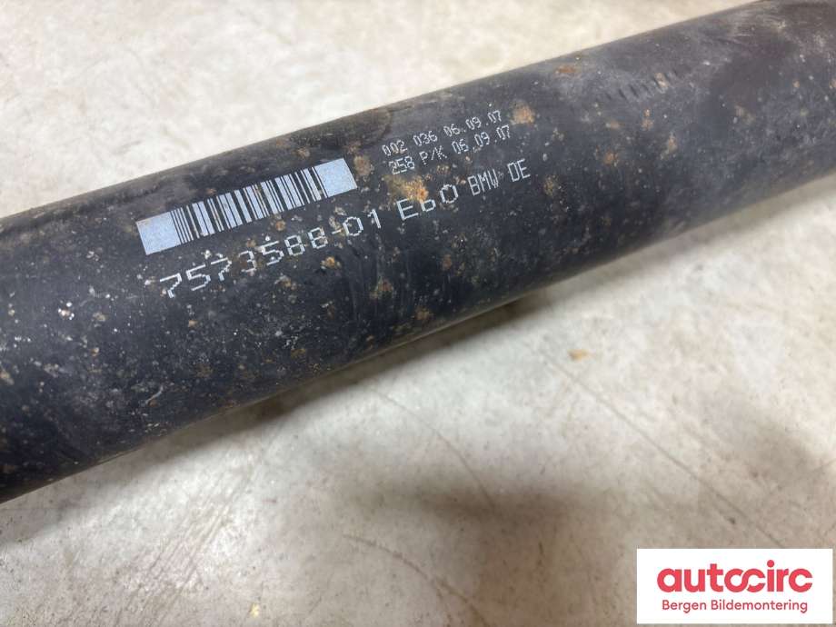 Mellomaksel til BMW 5-Serie 2003-2010 (E60/E61) (E60/E61) (BMW|26 10 7 573 588|)