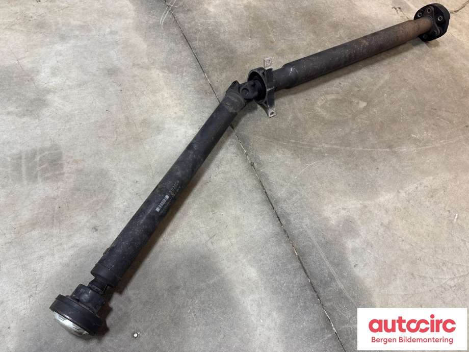 Mellomaksel til BMW 5-Serie 2003-2010 (E60/E61) (E60/E61) (BMW|26 10 7 573 588|)