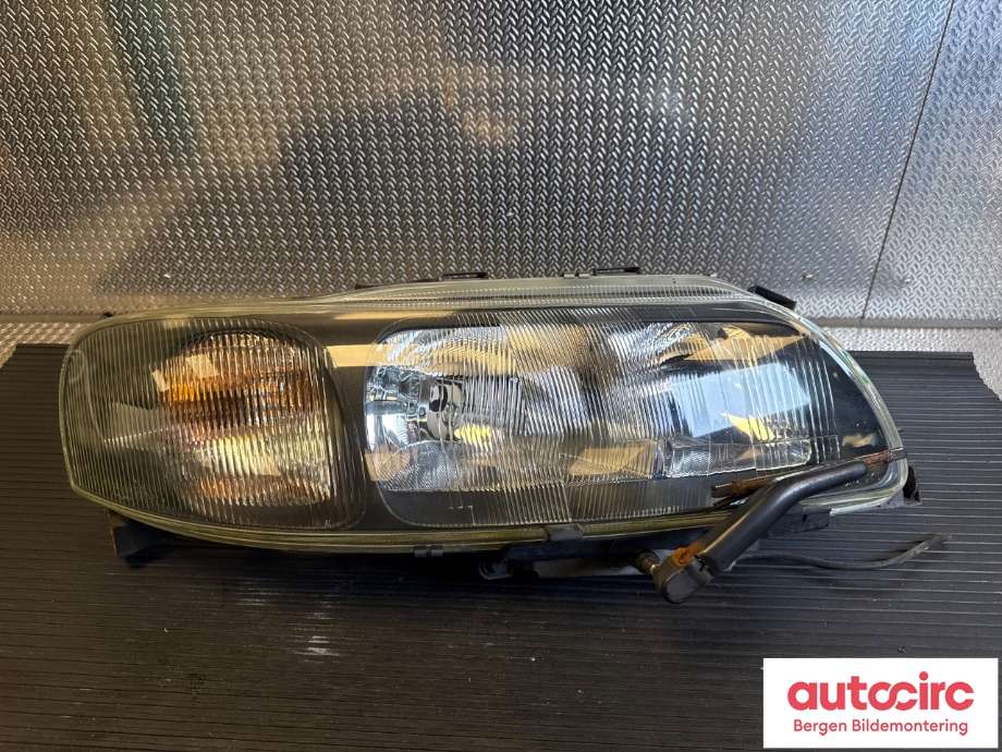 Frontlykt høyre halogen til Volvo V70 2000-2004 (Type II, Fase 1) (VOLVO|8693568|)