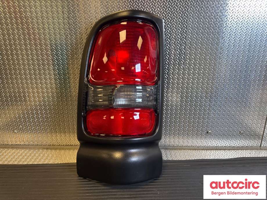 Baklykt venstre til Dodge Ram 1994-2002 (Type II) (DODGE|5EK45 PGSAC|)
