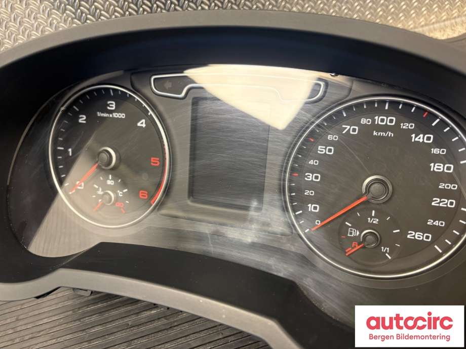 Speedometer til Audi Q3 2011-2014 (Type I, Fase 1)  (AUDI|8U0 920 940 C|)
