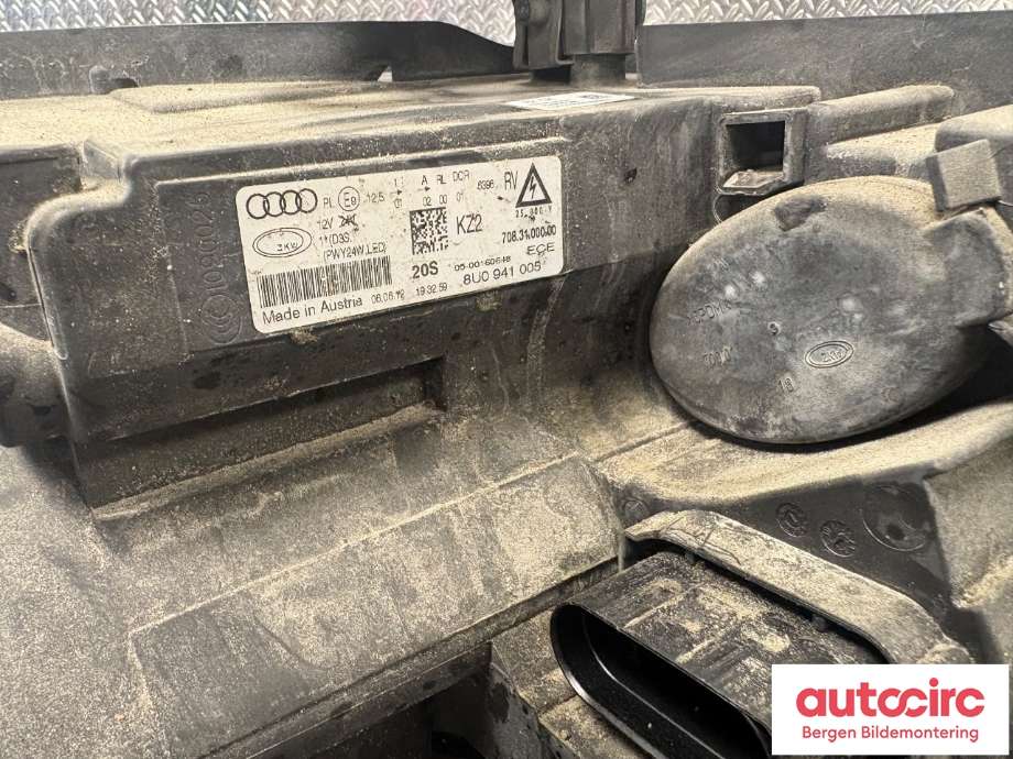 Frontlykt venstre halogen til Audi Q3 2011-2014 (Type I, Fase 1)  (AUDI|8U0 941 043|)