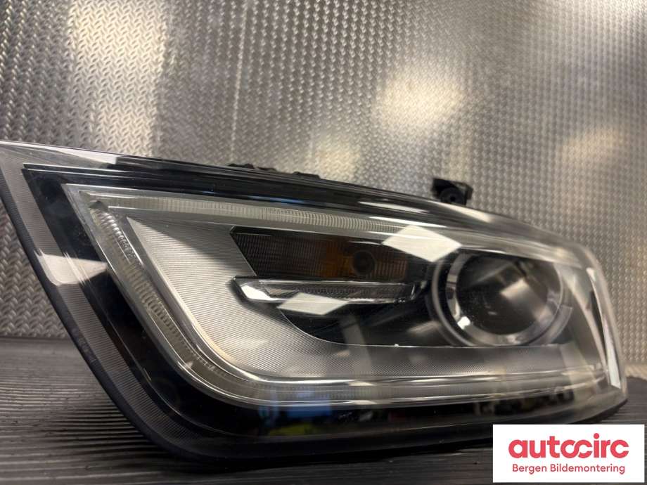 Frontlykt venstre halogen til Audi Q3 2011-2014 (Type I, Fase 1)  (AUDI|8U0 941 043|)