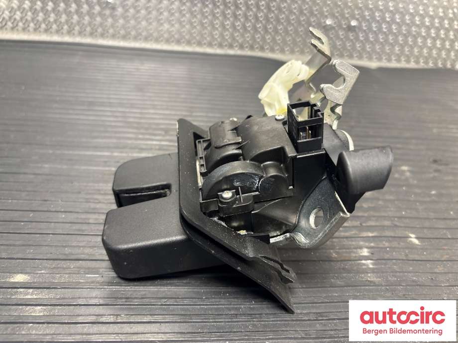 Baklukelås til Audi Q3 2011-2014 (Type I, Fase 1)  (AUDI|8R0 827 505 A|8K9 827 505 A|)