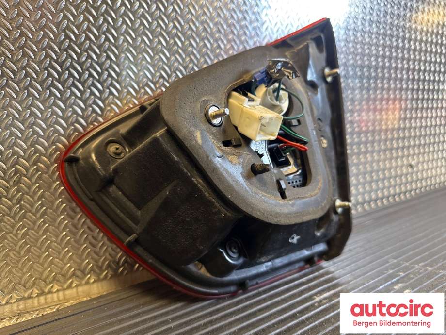 Baklykt venstre indre til Kia Rio 2011-2017 Type III  (KIA|92403 1W260|)