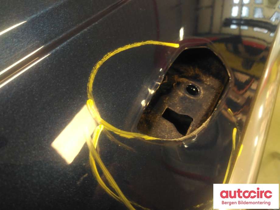 Dør høyre foran til Audi A4 2015-2019 (Type V, Fase 1) (B9) (B9) (AUDI|8W0 831 052|8W0 831 052 D|)