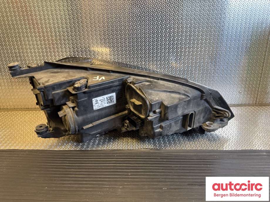 Frontlykt venstre halogen til VW e-Golf 2014-2017 (Fase 1)  (VOLKSWAGEN|5GE 941 773|)