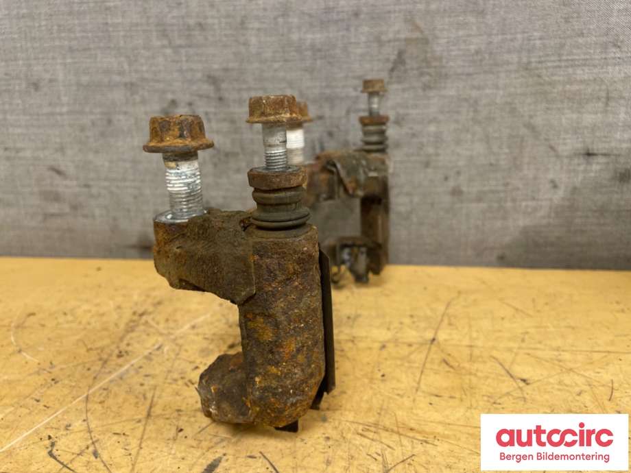 Bremsecaliper brakett til Nissan Leaf 2018-->> (Type II)  (NISSAN|410115TA0A|)