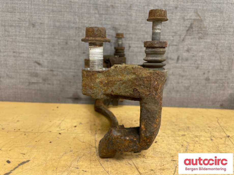 Bremsecaliper brakett til Nissan Leaf 2018-->> (Type II) (NISSAN|410015TA0A|)