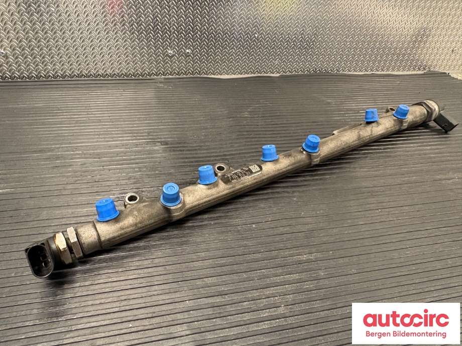 Dyseskinne (fuelrail) til BMW X5 2007-2013 (E70) (E70) (BMW|13 53 7 805 727|)