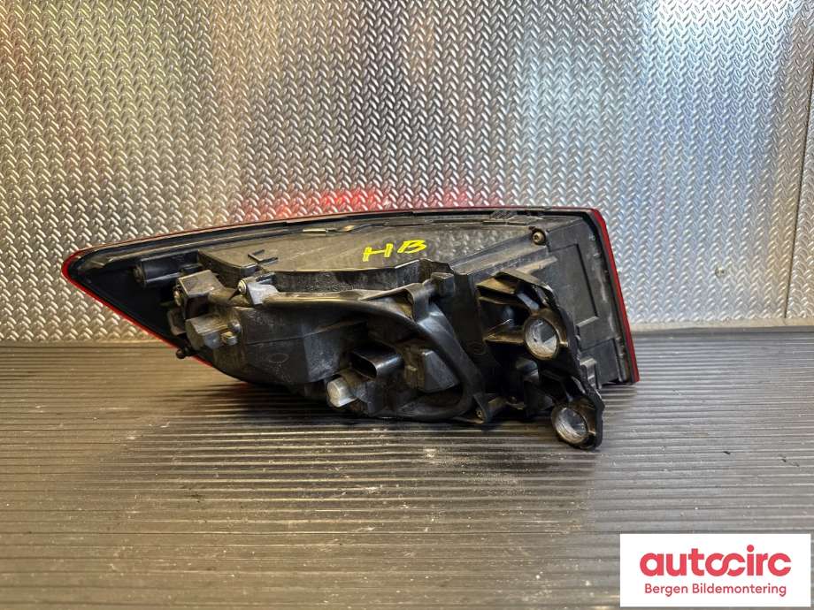 Baklykt høyre til Audi A4 2015-2019 (Type V, Fase 1) (B9) (B9) (AUDI|8W5 945 070 A|)