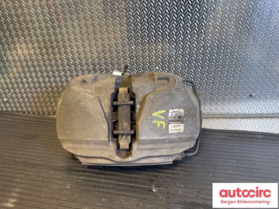 Bremsecaliper venstre foran til Audi A4 2015-2019 (Type V, Fase 1) (B9) (B9) (AUDI|8W0 615 107 E|)
