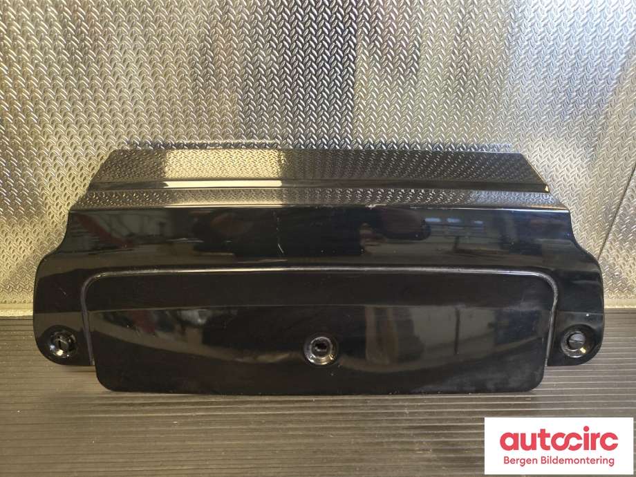 Støtfanger bak midtre del til Land Rover Range Rover 2013-->> (Type IV) (LAND-ROVER|LR108920|CK5219K809AC|)