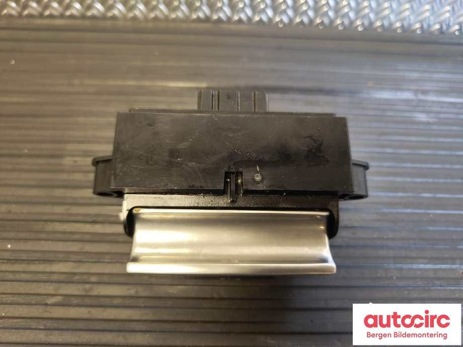Bryter elektrisk håndbrekk/parkbrems til Land Rover Range Rover 2013-->> (Type IV)  (LAND-ROVER|LR083888|HPLA2B623AA|LR133126)