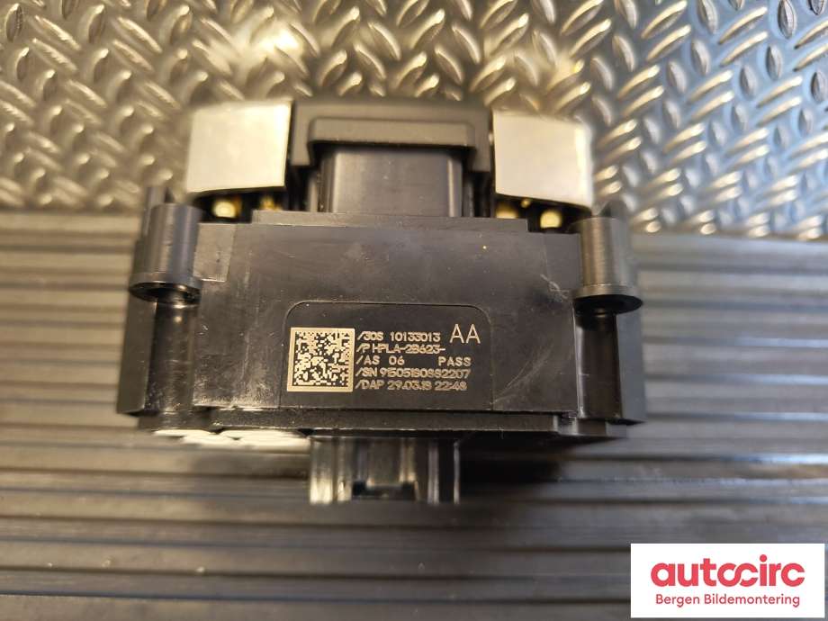 Bryter elektrisk håndbrekk/parkbrems til Land Rover Range Rover 2013-->> (Type IV)  (LAND-ROVER|LR083888|HPLA2B623AA|LR133126)