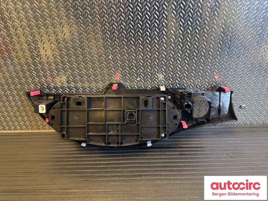 Varmeapparat betjening til Toyota Yaris 2014-2020 (Type III, Fase 2)  (TOYOTA|559000D800C3|559000D800C1|)