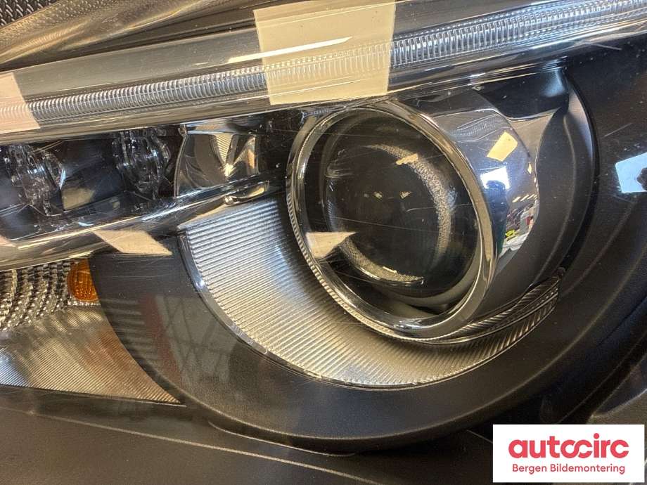 Frontlykt venstre halogen til Toyota Yaris 2014-2020 (Type III, Fase 2)  (TOYOTA|811700DA50|)