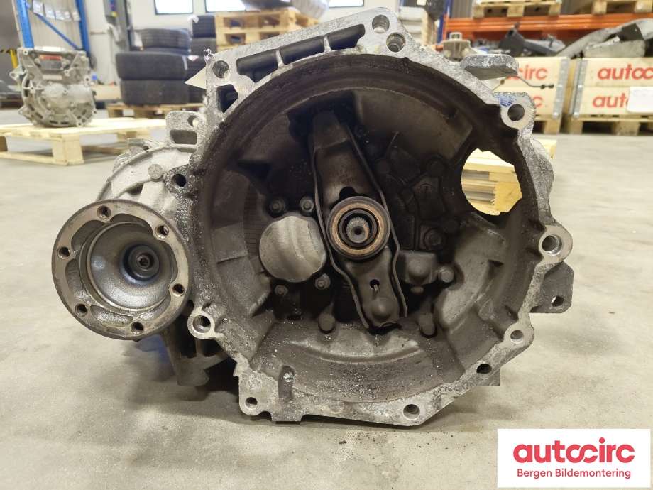 Girkasse manuell til VW Caddy 2010-2015 (Type III, Fase 2)  (VOLKSWAGEN|0A4 300 046 J|0A4 300 046 N|)