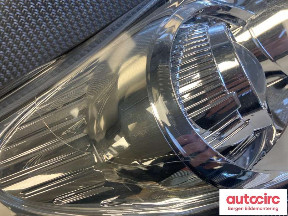 Frontlykt høyre halogen til Ford Fiesta 2008-2012 (Type VI, Fase 1) (FORD|1740029|8A61-13W029-CH|)