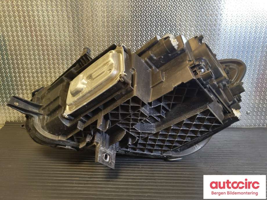 Frontlykt høyre halogen til Mercedes Citan 2021-->> (W420) (W420) (MERCEDES|A 420 906 43 00|A 213 900 26 34|)