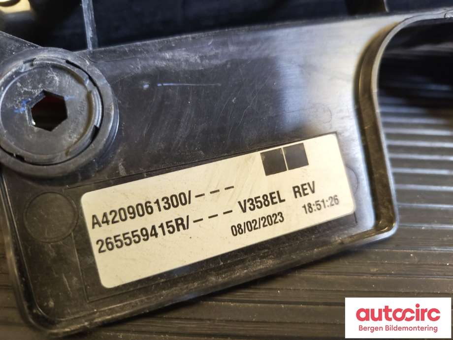 Baklykt venstre til Mercedes Citan 2021-->> (W420) (W420) (MERCEDES|A 420 906 13 00|)