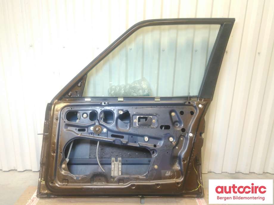 Dør høyre foran til BMW 3-Serie 1983-1993 (E30) (E30) (BMW|41 51 8 106 934|)