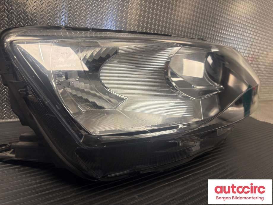 Frontlykt høyre halogen til Škoda Rapid 2012-2019  (SKODA|5JB 941 018|)