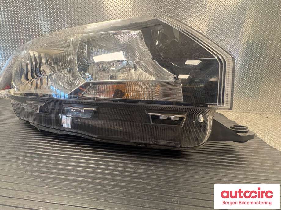 Frontlykt høyre halogen til Škoda Rapid 2012-2019  (SKODA|5JB 941 018|)