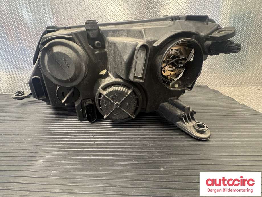 Frontlykt høyre halogen til Škoda Rapid 2012-2019  (SKODA|5JB 941 018|)