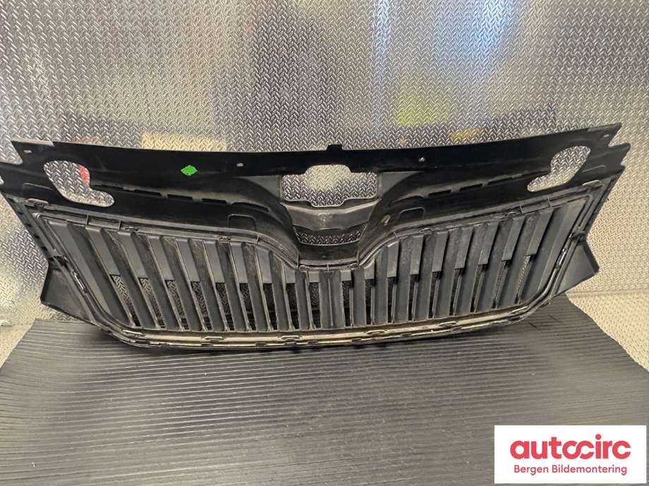 Grill til Škoda Rapid 2012-2019 (SKODA|5JA 853 668|)
