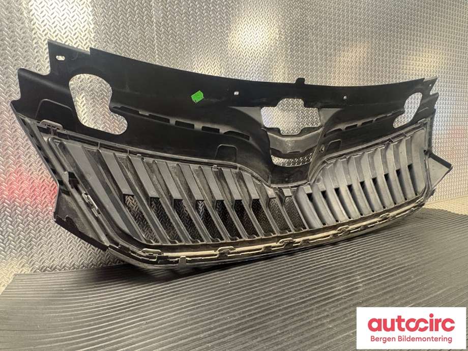 Grill til Škoda Rapid 2012-2019 (SKODA|5JA 853 668|)