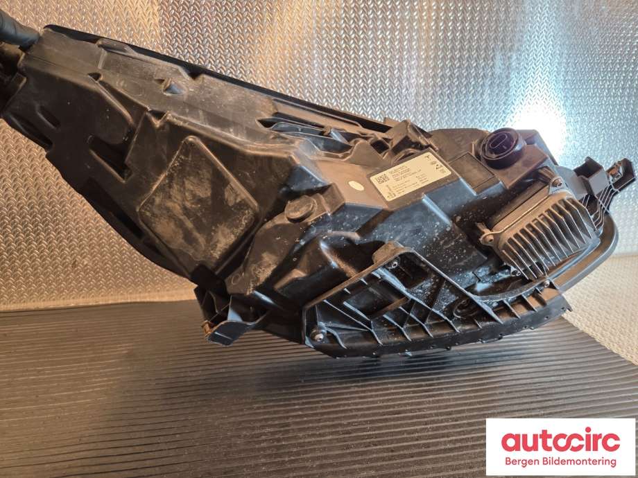 Frontlykt venstre halogen til Tesla Model 3 2018-2023 (Fase 1)  (TESLA|1514952-00-C|)
