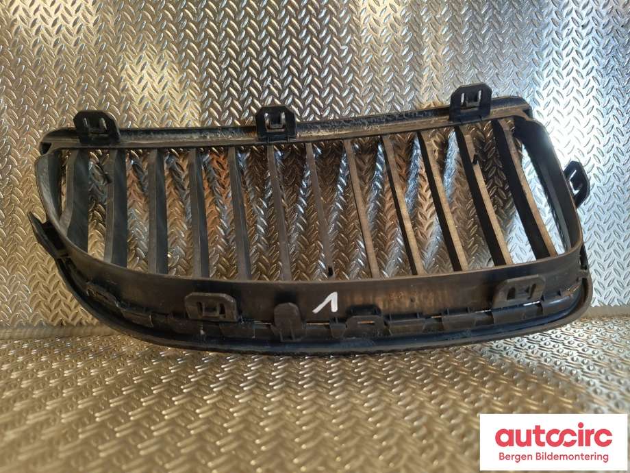 Grill venstre til BMW 3-Serie 2005-2011 (E90/E91/E92/E93) (E90/E91/E92/E93) (BMW|51 13 7 120 009|)