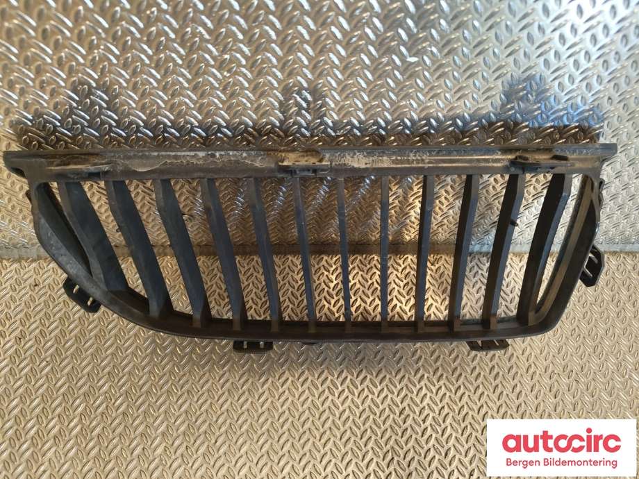 Grill venstre til BMW 3-Serie 2005-2011 (E90/E91/E92/E93) (E90/E91/E92/E93) (BMW|51 13 7 120 009|)