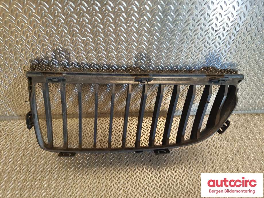 Grill høyre til BMW 3-Serie 2005-2011 (E90/E91/E92/E93) (E90/E91/E92/E93) (BMW|51 13 7 120 010|)