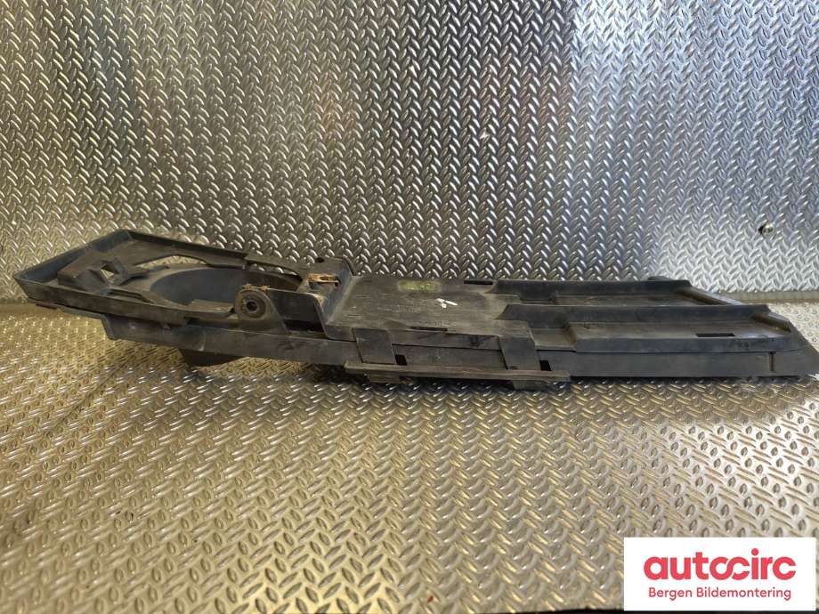 Frontlyktehus til BMW 3-Serie 2005-2011 (E90/E91/E92/E93) (E90/E91/E92/E93) (BMW|51 11 7 906 495|)