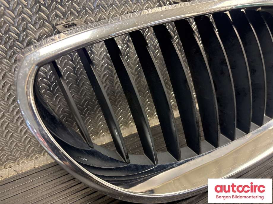 Grill høyre til BMW 5-Serie 2003-2010 (E60/E61) (E60/E61) (BMW|51 13 7 027 062|)