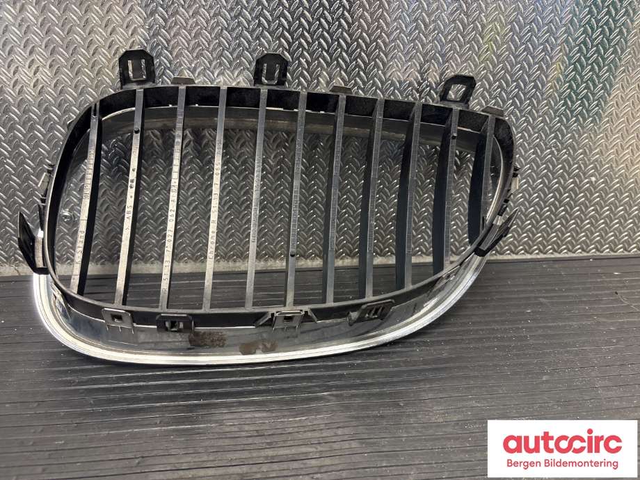 Grill høyre til BMW 5-Serie 2003-2010 (E60/E61) (E60/E61) (BMW|51 13 7 027 062|)