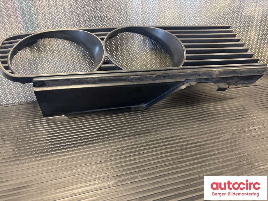Grill venstre til BMW 3-Serie 1983-1993 (E30) (E30) (BMW|51 13 1 876 091|)