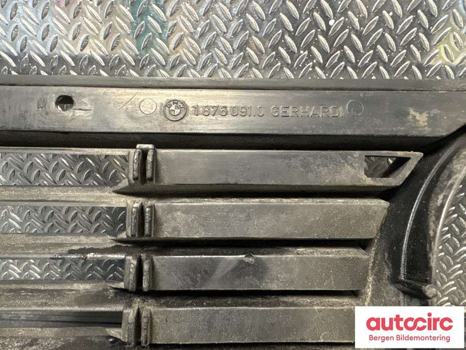 Grill venstre til BMW 3-Serie 1983-1993 (E30) (E30) (BMW|51 13 1 876 091|)