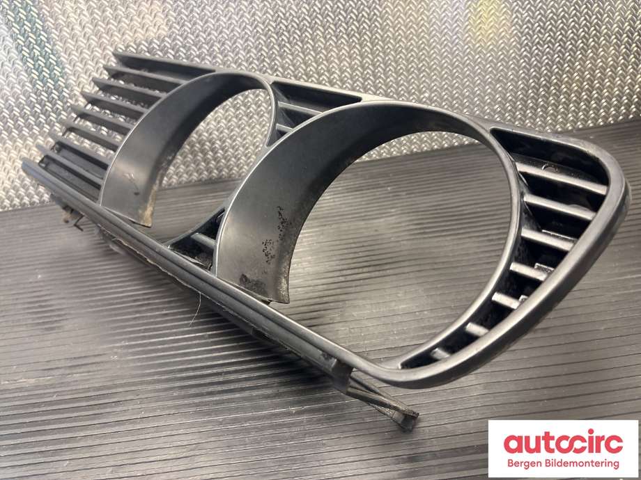 Grill høyre til BMW 3-Serie 1983-1993 (E30) (E30) (BMW|51 13 1 876 092|)