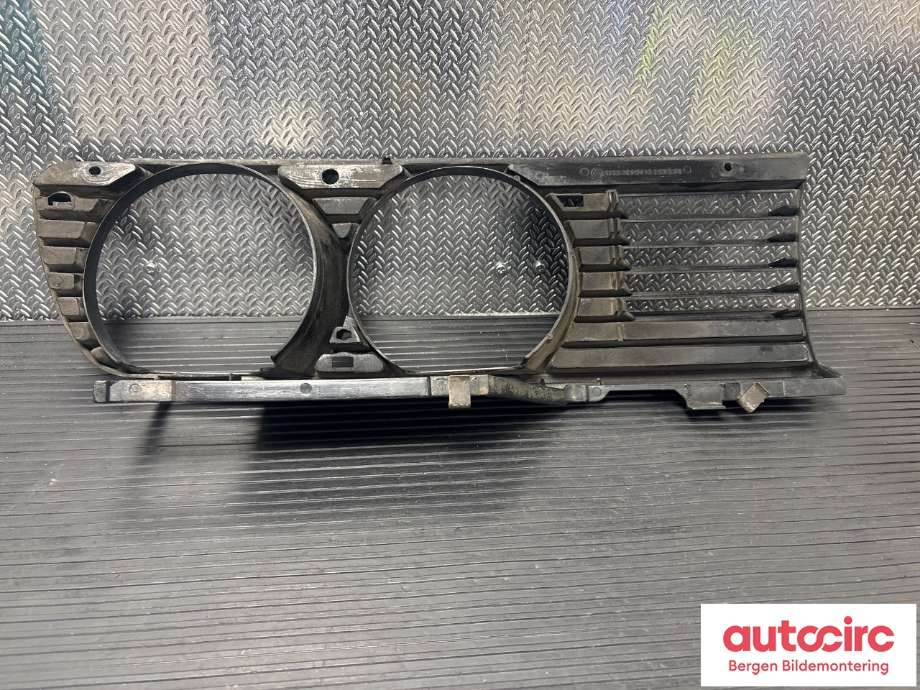 Grill høyre til BMW 3-Serie 1983-1993 (E30) (E30) (BMW|51 13 1 876 092|)