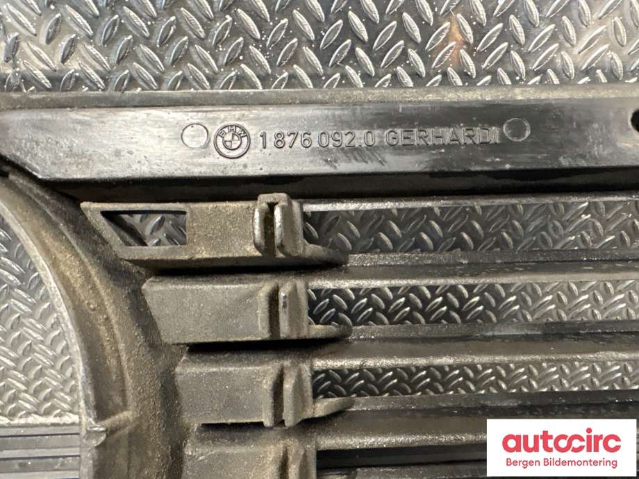 Grill høyre til BMW 3-Serie 1983-1993 (E30) (E30) (BMW|51 13 1 876 092|)