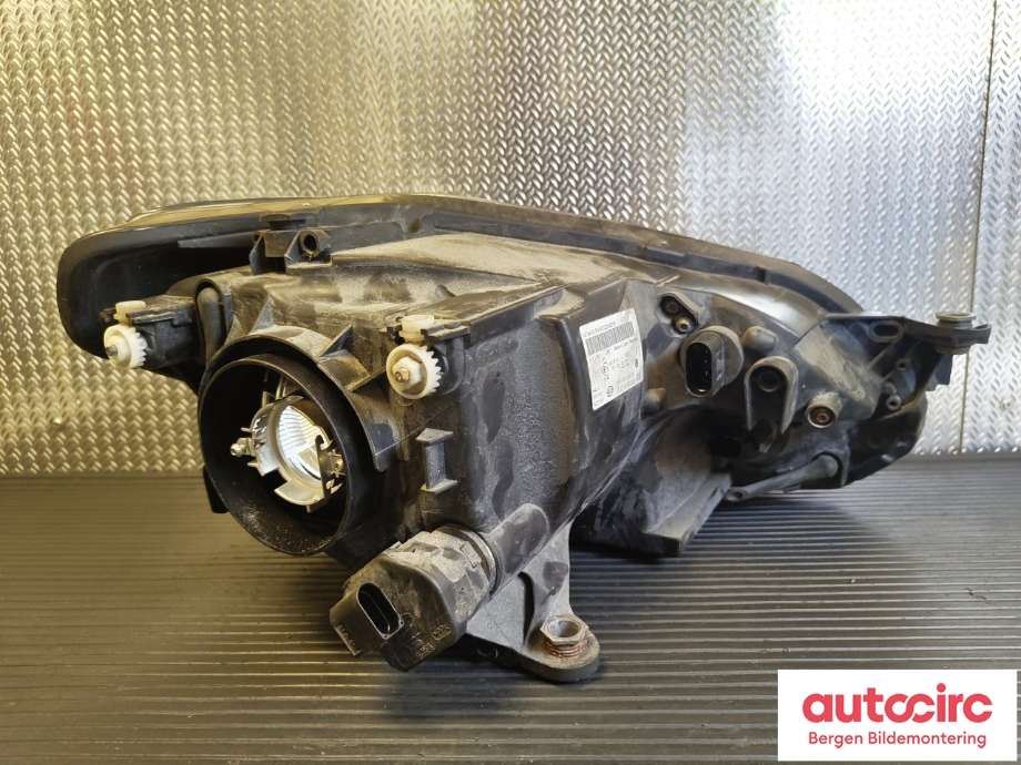 Frontlykt venstre halogen til VW E-Up 2013-2019  (VOLKSWAGEN|1S1 941 015 M|)