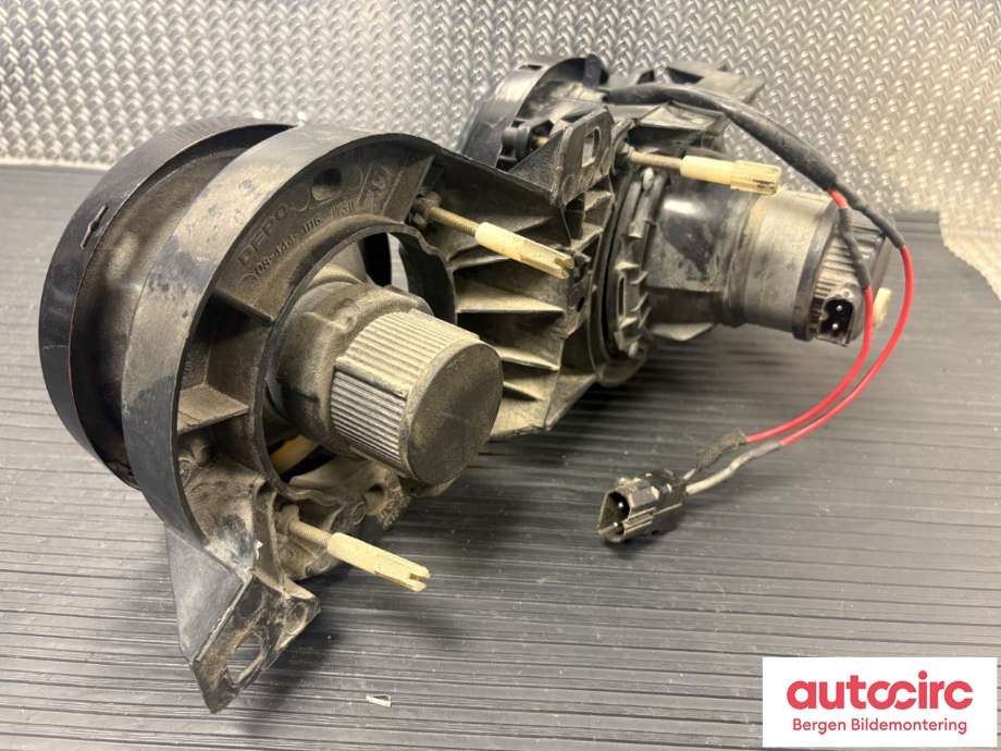 Frontlykt høyre halogen til BMW 3-Serie 1983-1993 (E30) (E30) (BMW|63 12 1 373 562|)