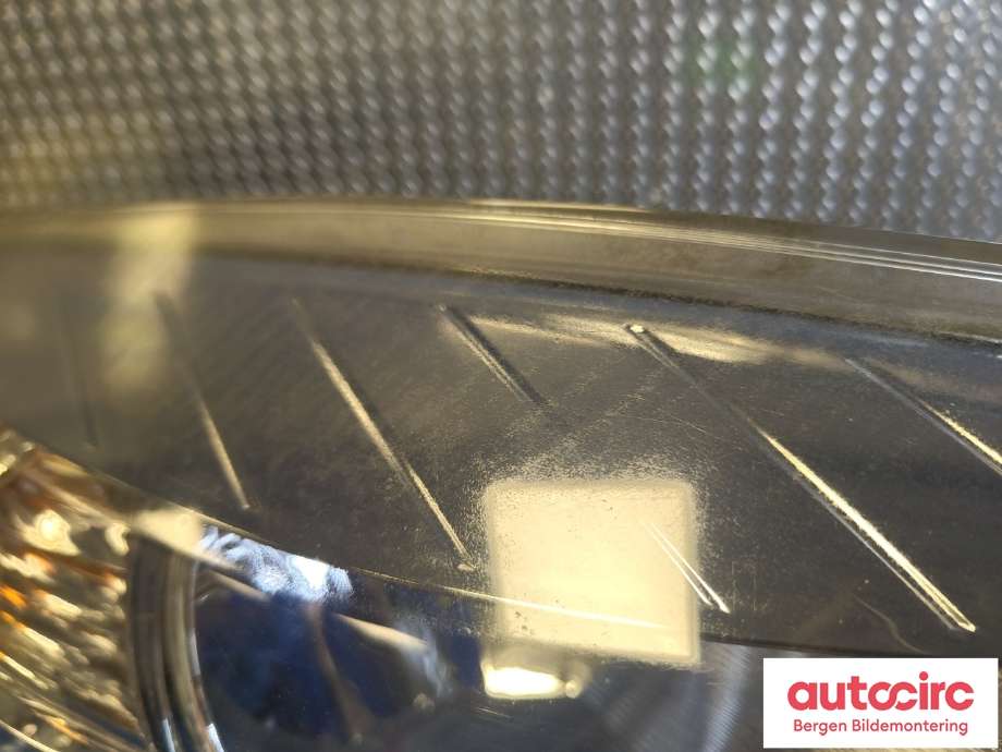 Frontlykt høyre halogen til Renault Fluence Z.E 2011-2014  (RENAULT|260102680R|)