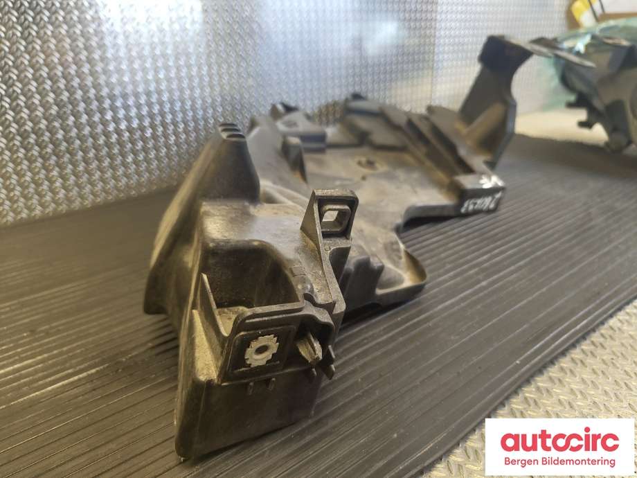 Frontlyktehus til Renault Fluence Z.E 2011-2014  (RENAULT|622230011R|)