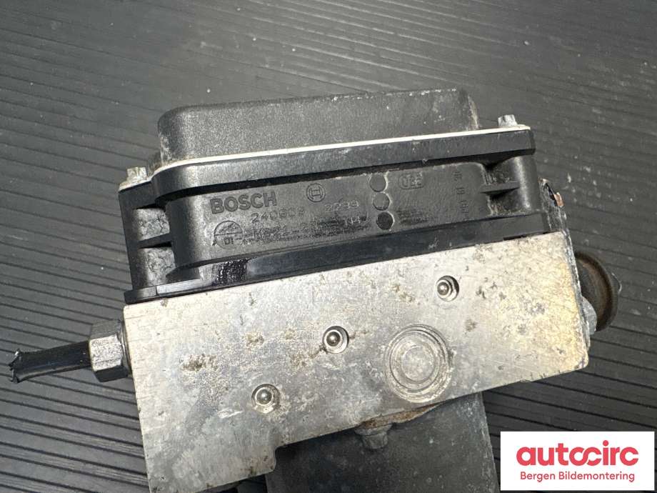 ABS sentral til Audi Q5 2008-2012 (Type I, Fase 1)  (AUDI|8R0 614 517 AH|8R0 614 517 T|)